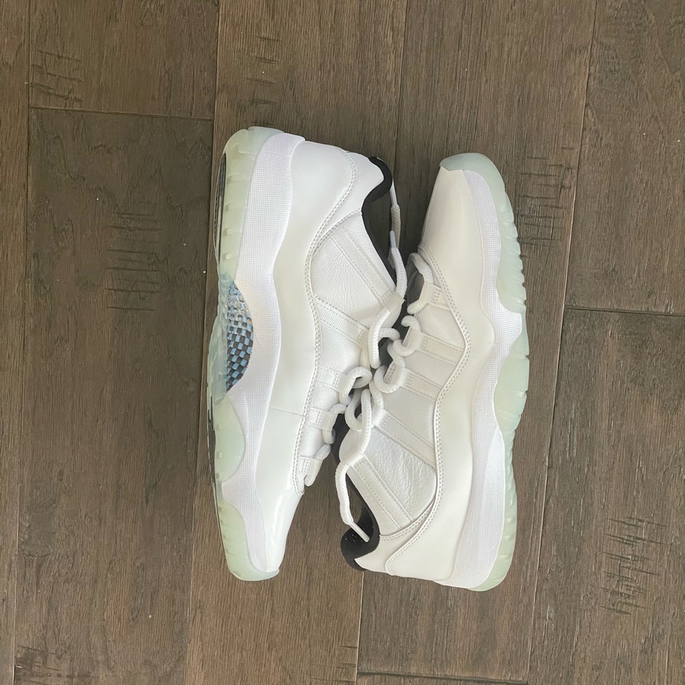 Air Jordan 11 low Retro “legend blue”